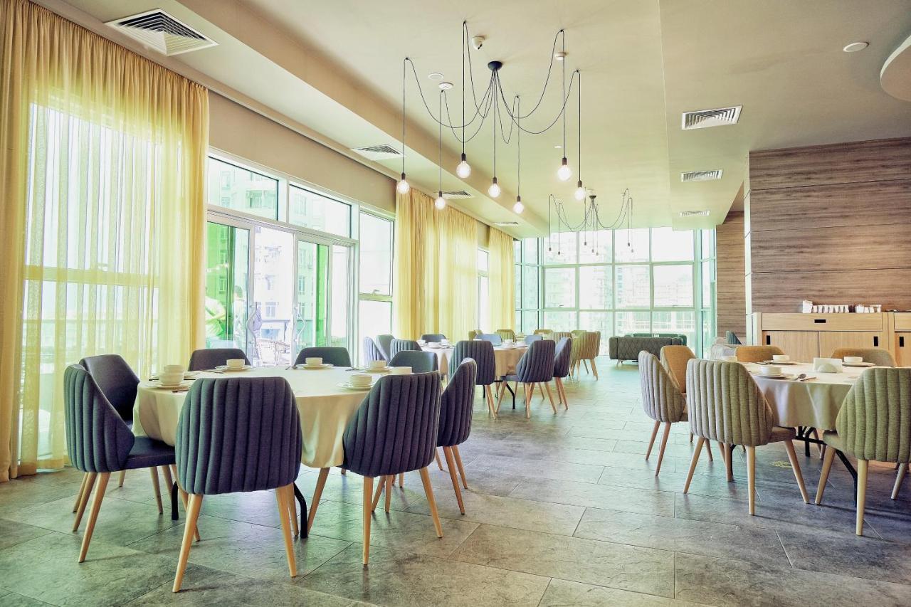 Отель Western Premier 5*